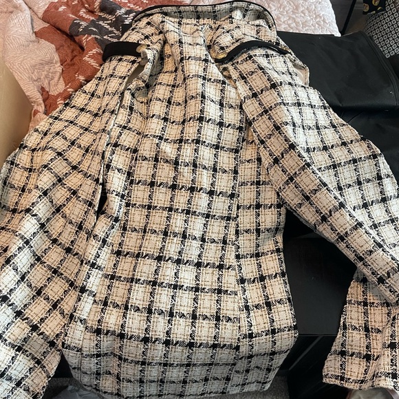 Blithe . La cape sleeve dress - Picture 4 of 4